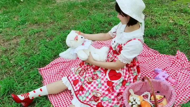 【荒卷芽依】小小vlog:穿lolita去野餐,差点撞到树了!!